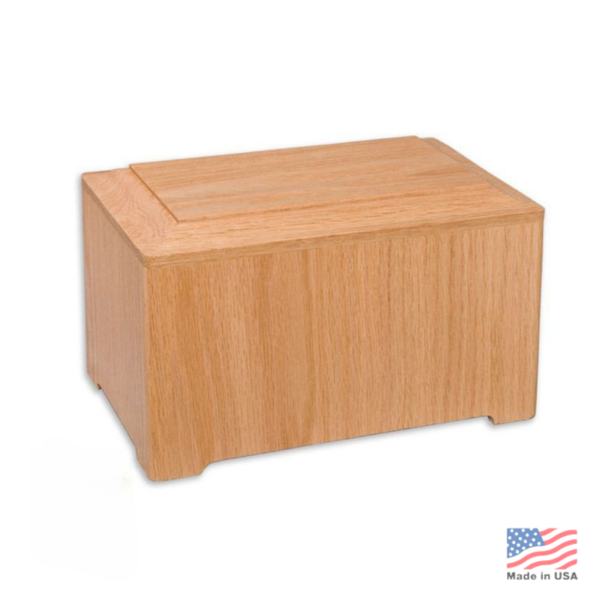 Oak cremation urn with visible grain, a squared body and a fitted lid