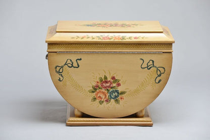Colonial Life Chest