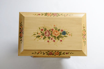 Colonial Life Chest