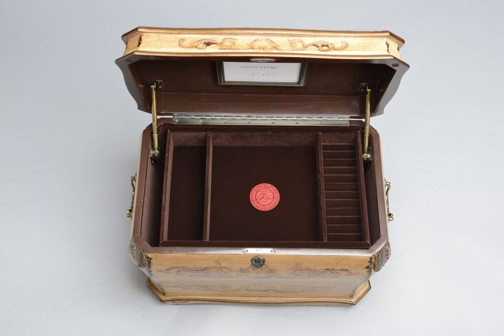 Florence Life Chest
